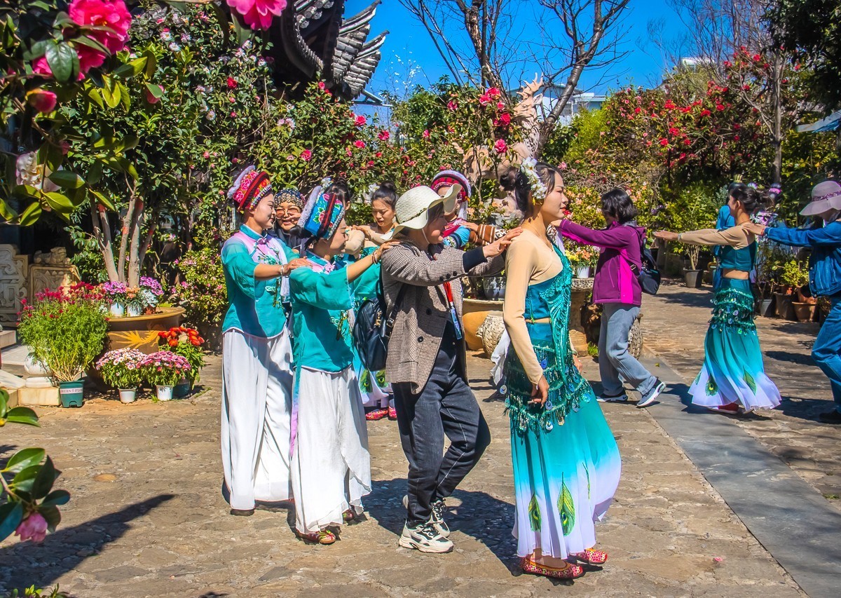 2024-06-26云南大理张家花园演员联欢舞（二）