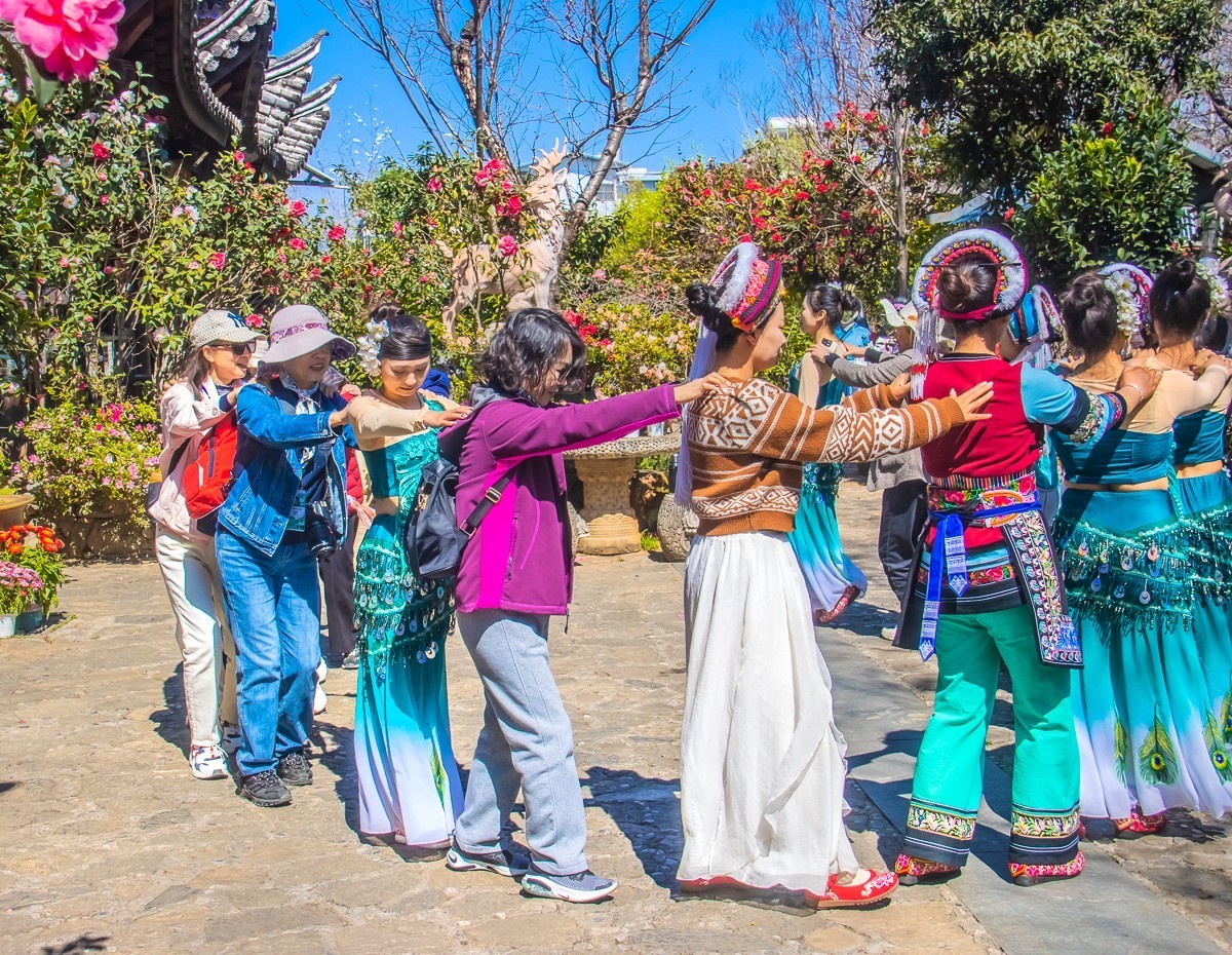 2024-06-26云南大理张家花园演员联欢舞（二）