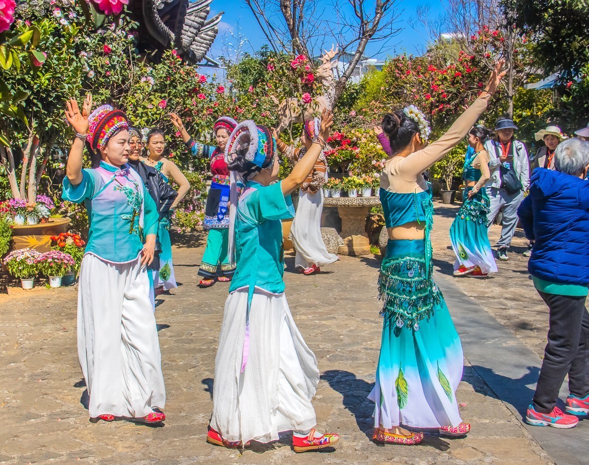 2024-06-26云南大理张家花园演员联欢舞（二）