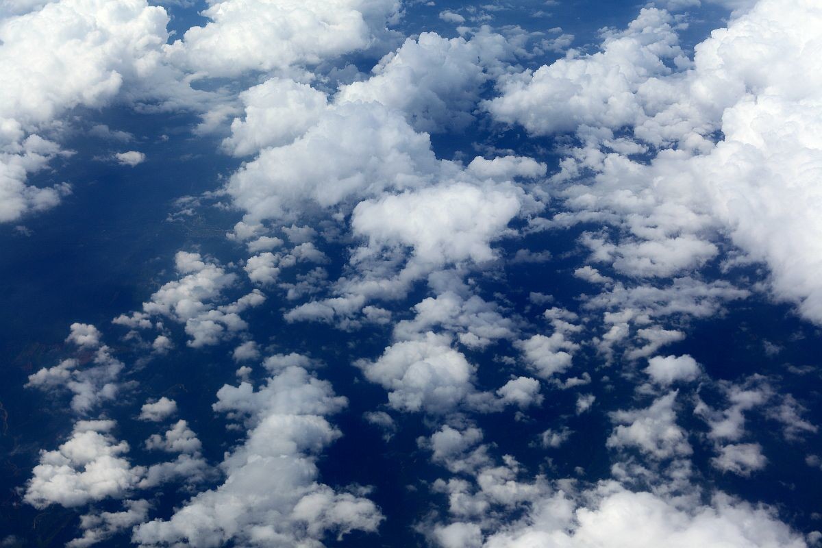 云海（一）（飞厦门途中所拍）