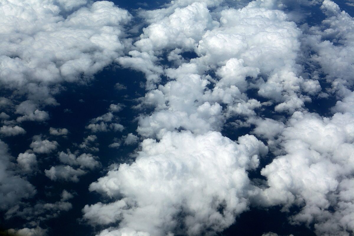 云海（一）（飞厦门途中所拍）