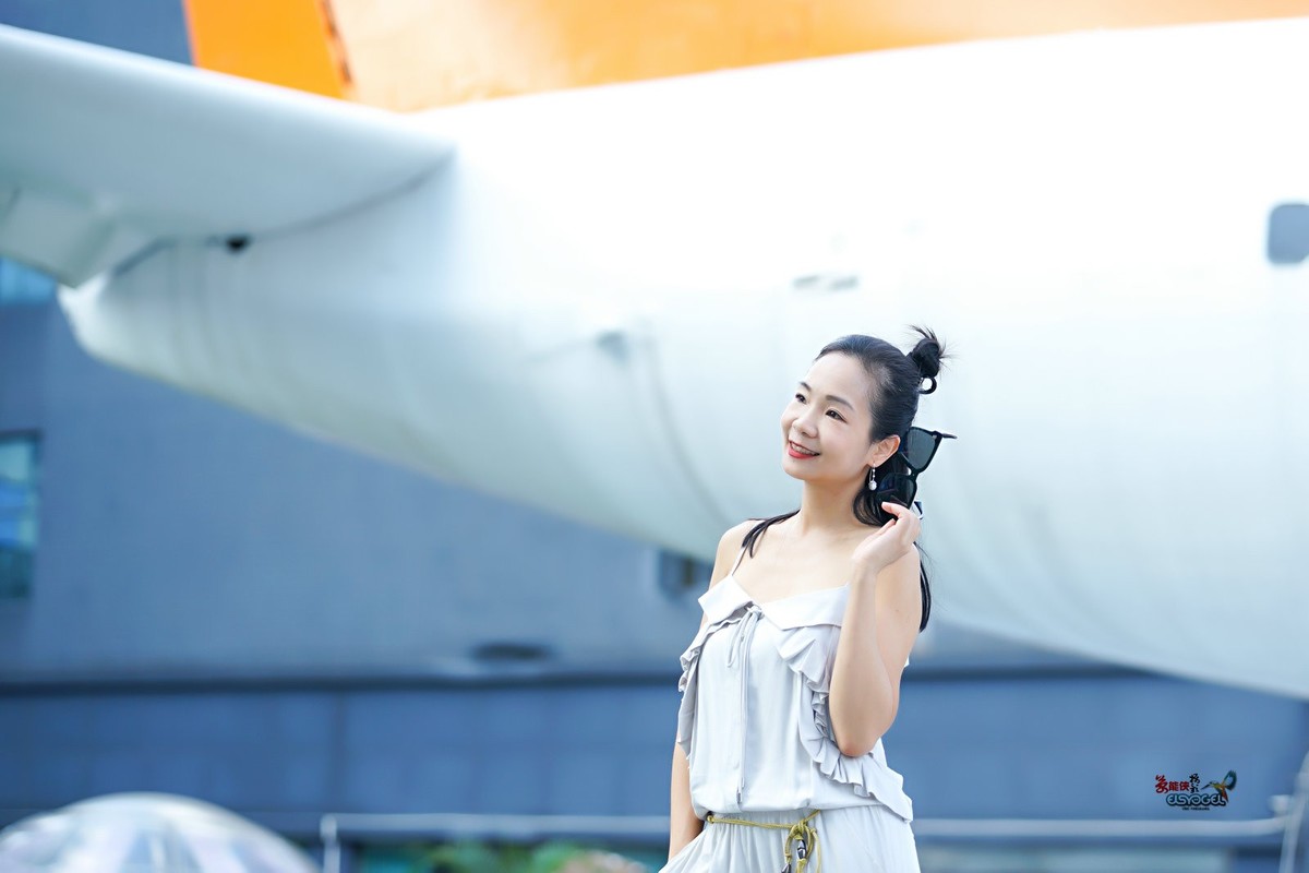 【飞机场酷炫美女】---丰银