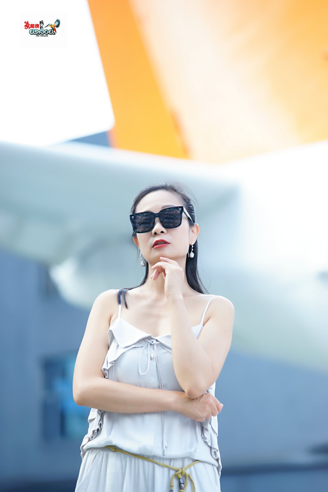 【飞机场酷炫美女】---丰银