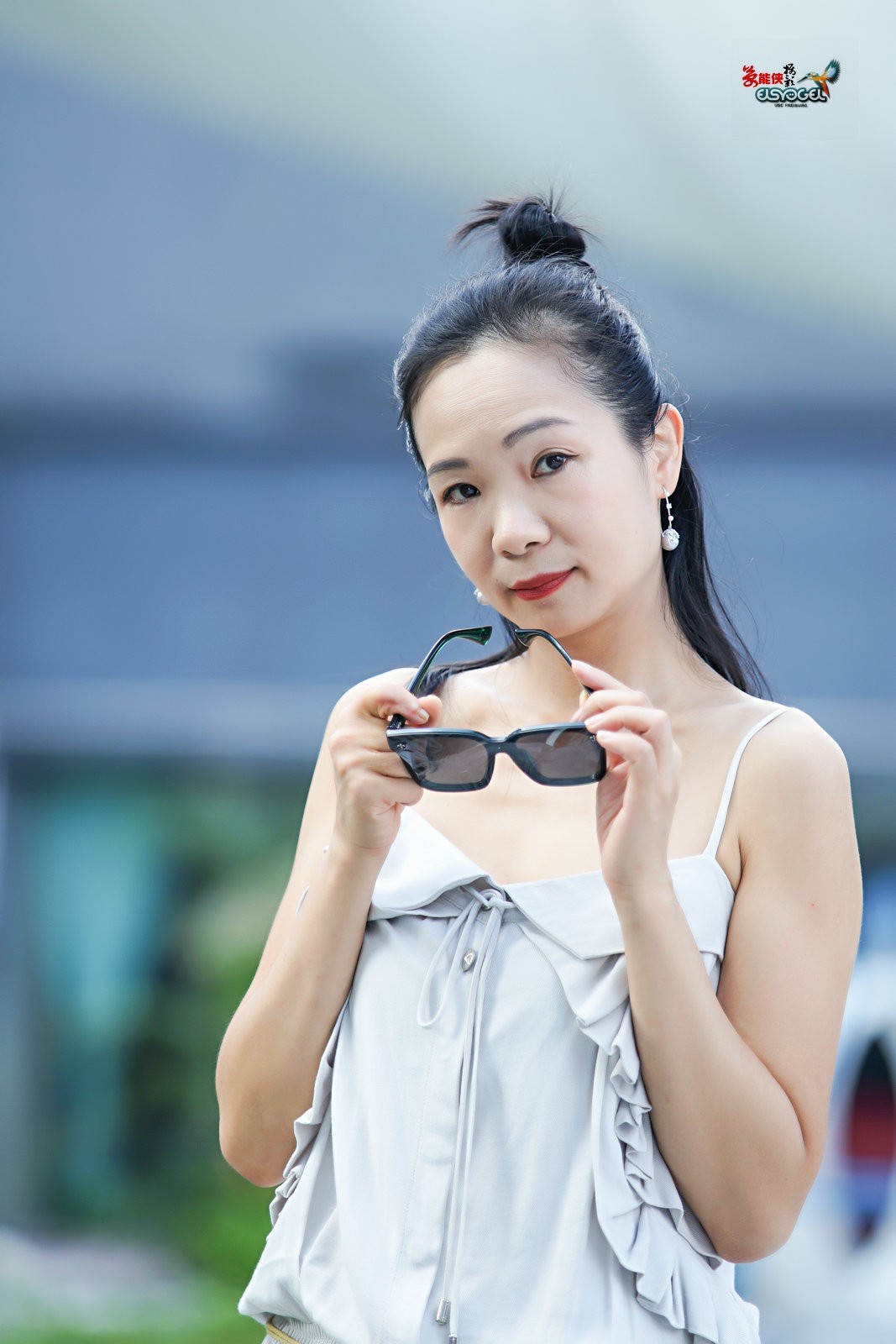 【飞机场酷炫美女】---丰银