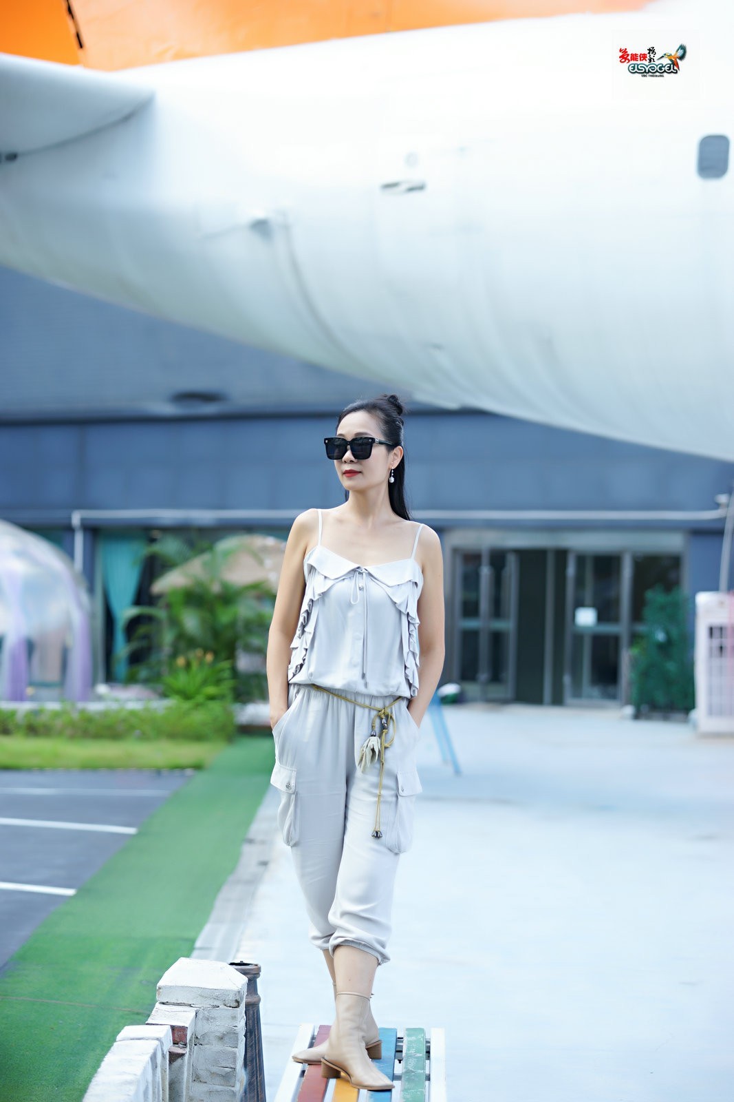 【飞机场酷炫美女】---丰银