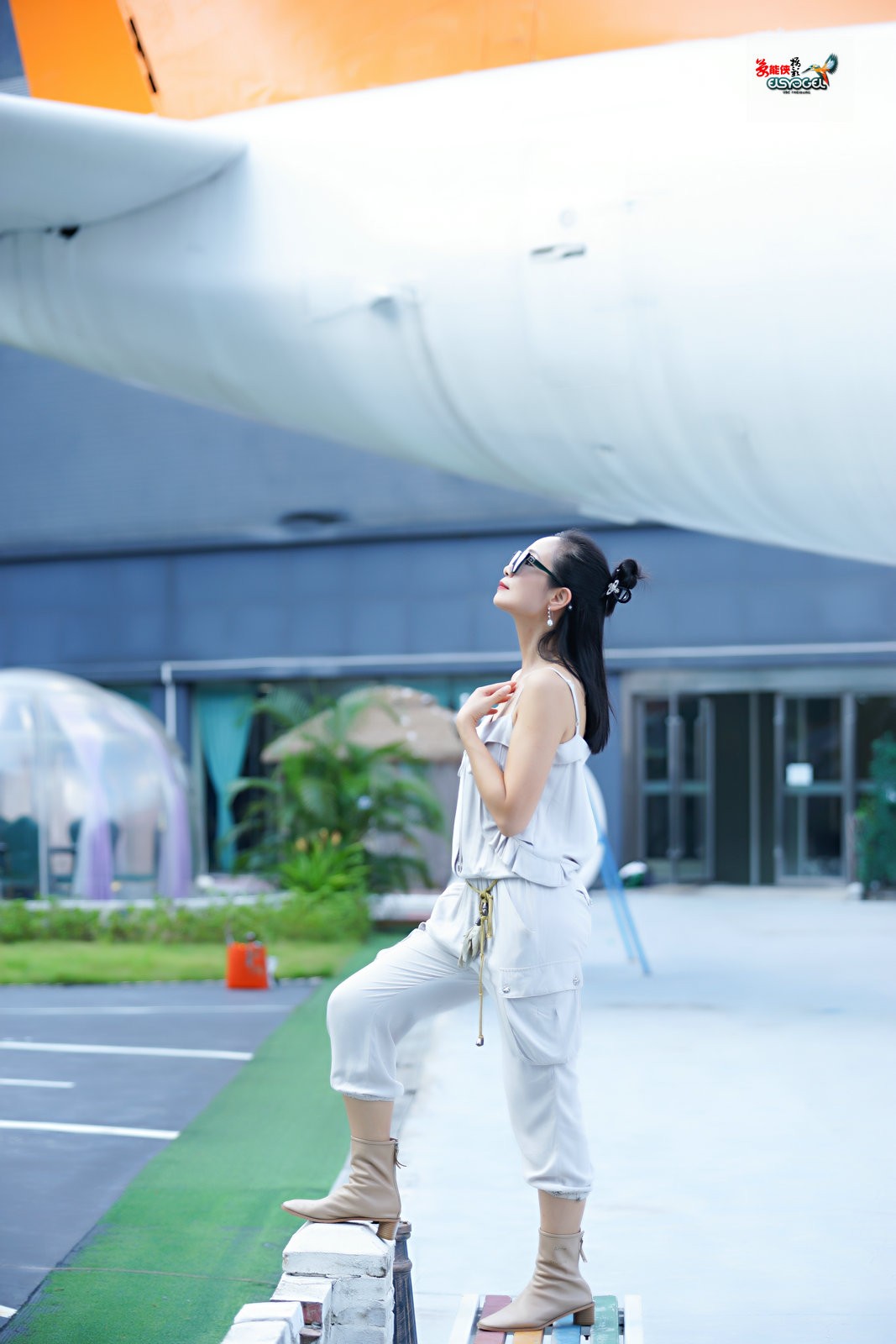 【飞机场酷炫美女】---丰银