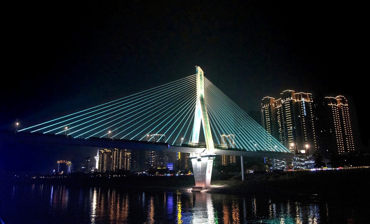 夜晚的两岸宜昌