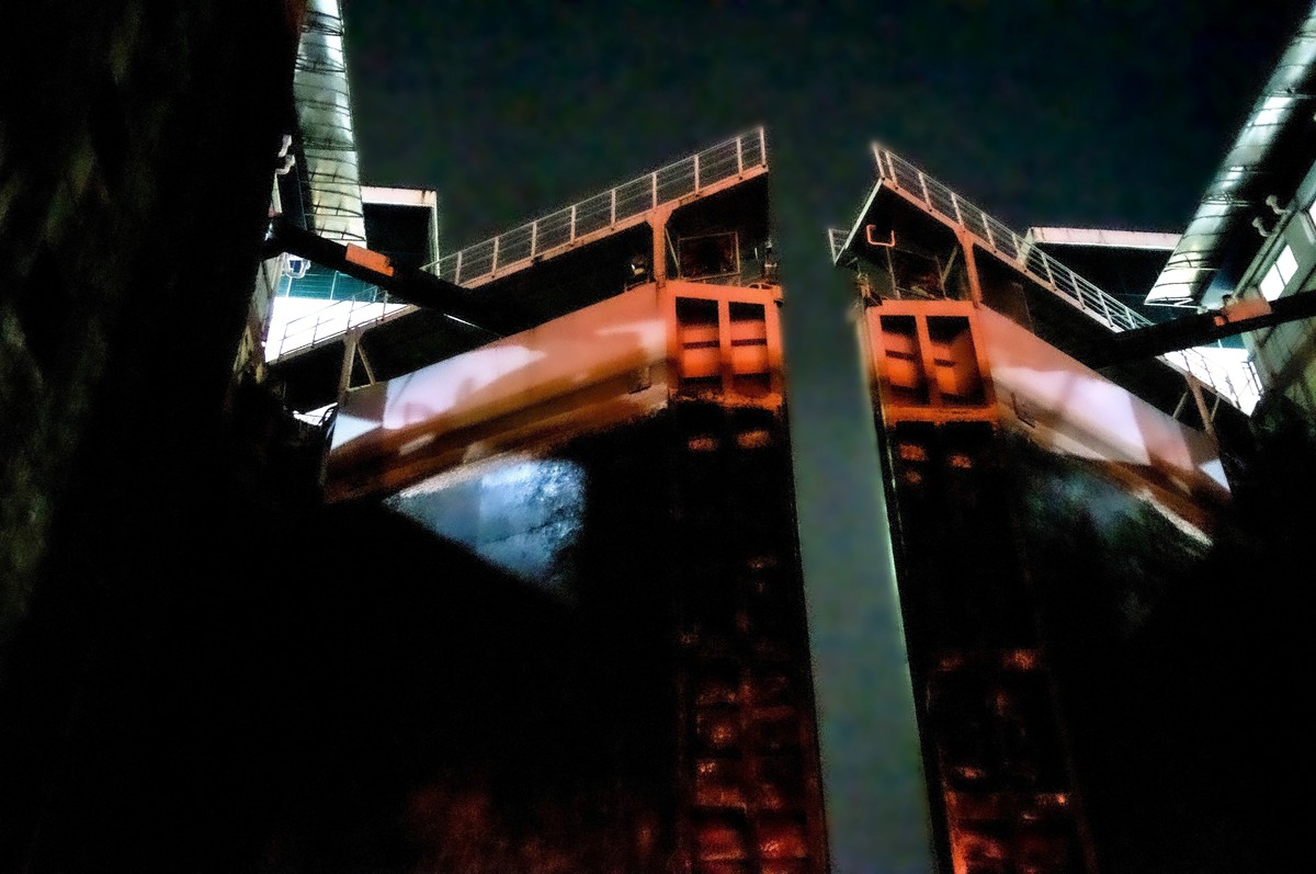 夜晚的两岸宜昌