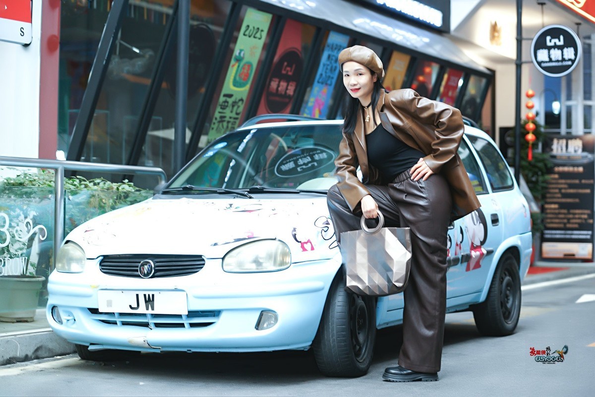 【复古中性风美女】--丰银