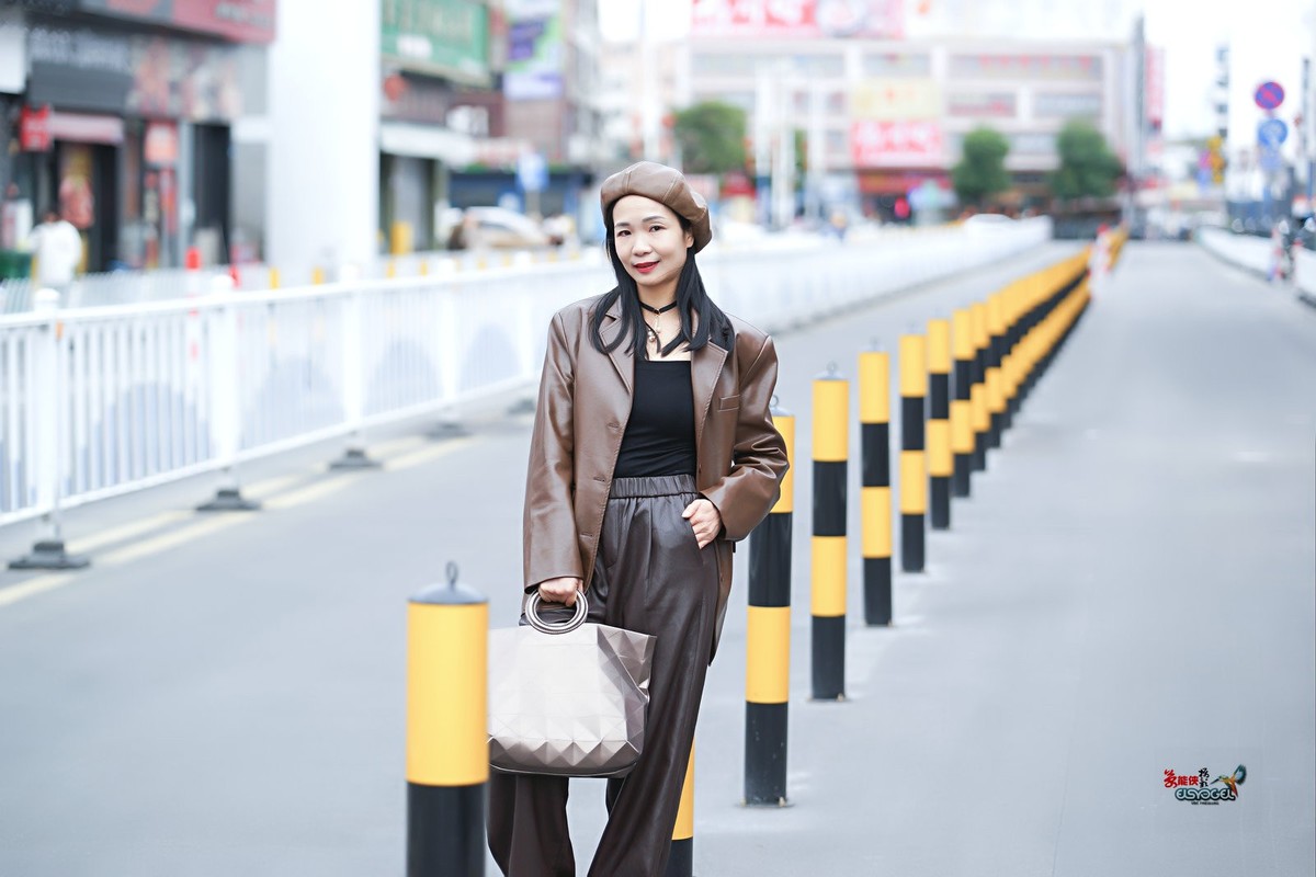 【复古中性风美女】--丰银