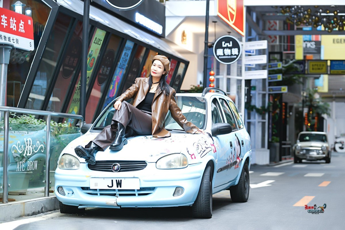 【复古中性风美女】--丰银