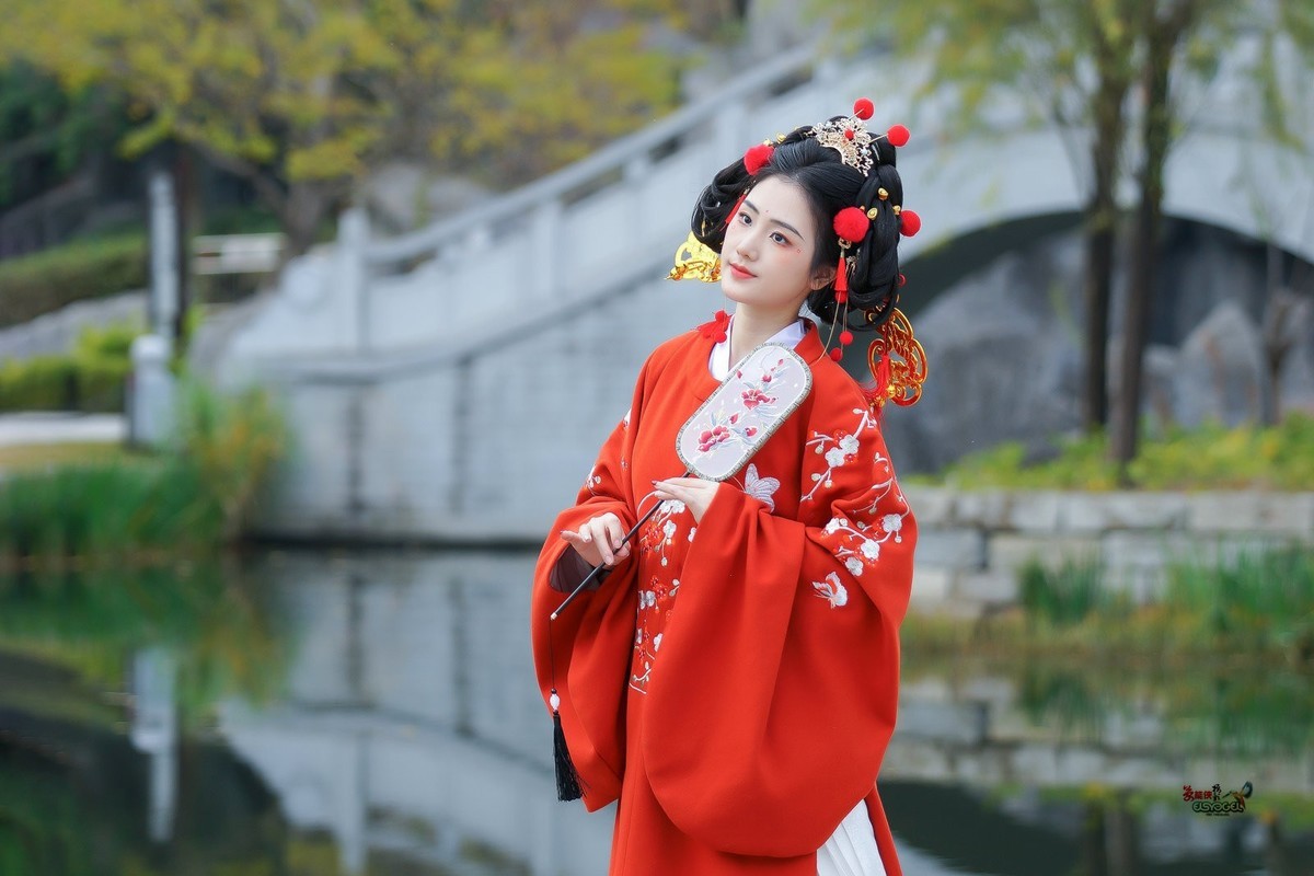 【财神少女】--- 半鹿