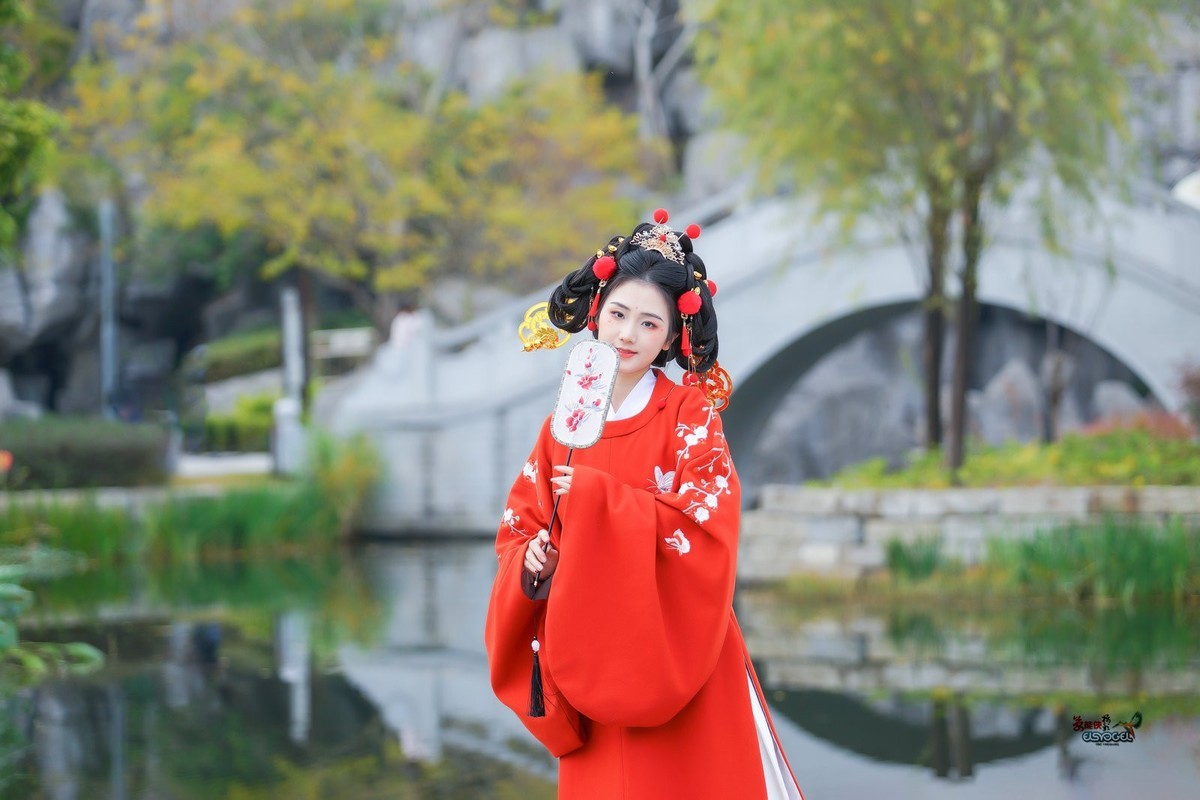 【财神少女】--- 半鹿