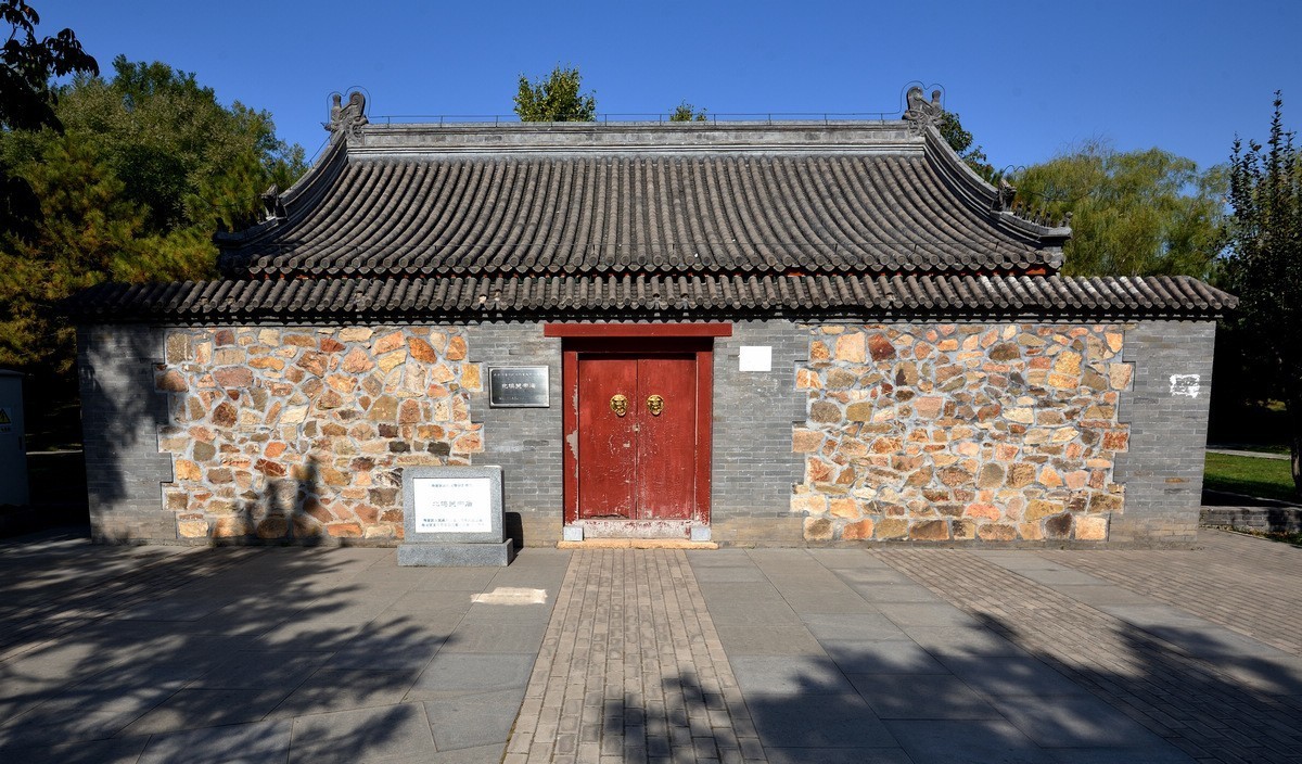 京西玉泉山下稻花飘香    1/3