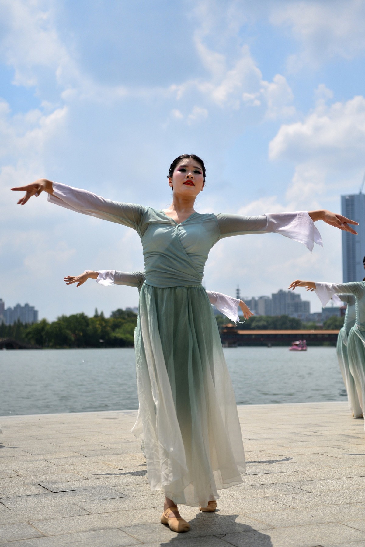 长沙遇拍：少女群舞，舞姿优雅