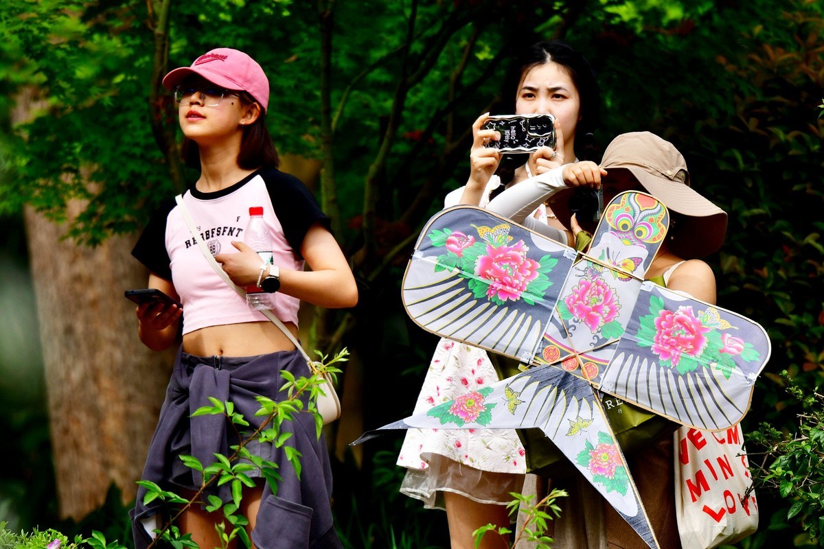 草长莺飞 美女风筝