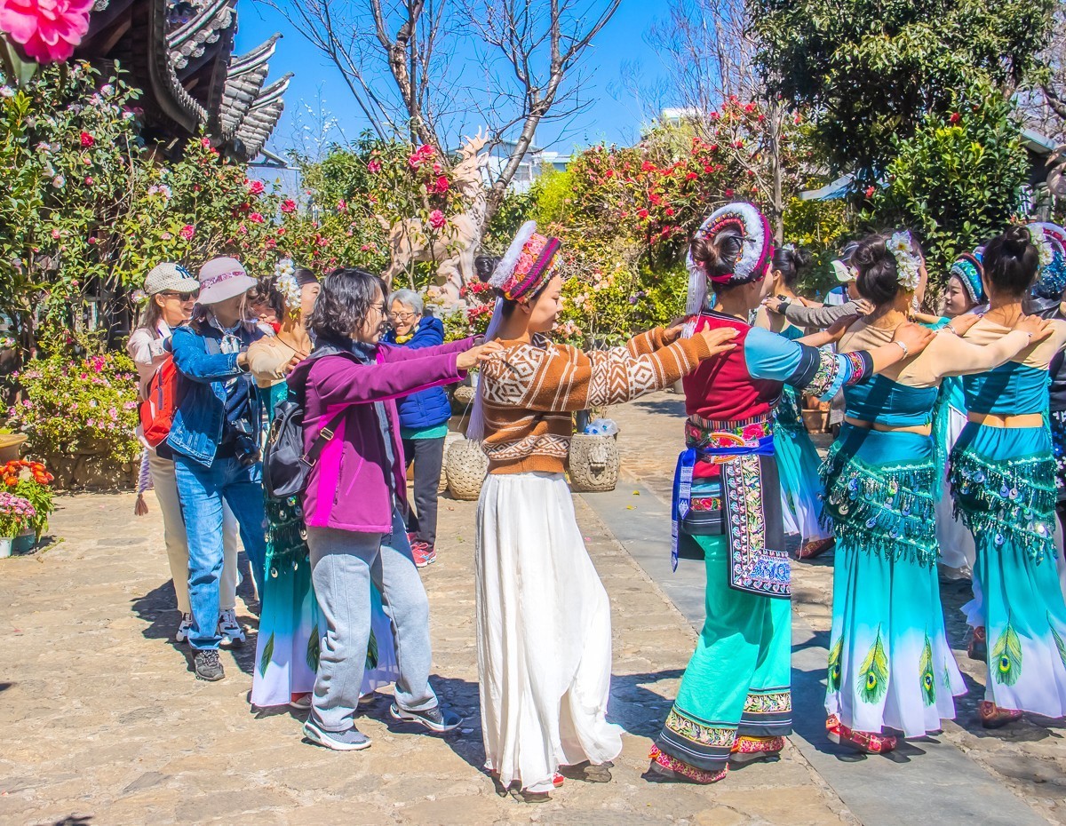 2024-06-26云南大理张家花园演员联欢舞（二）