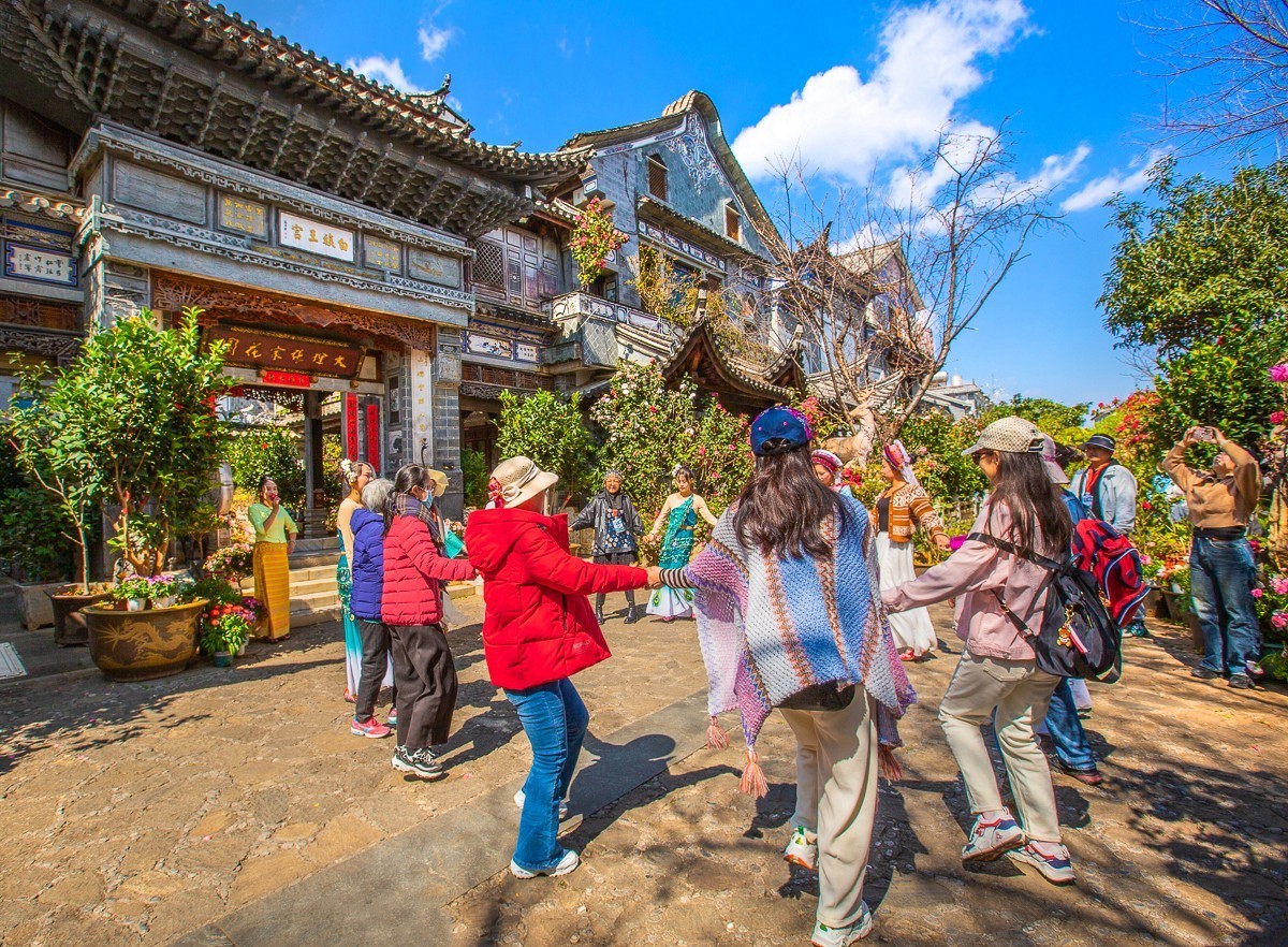 2024-06-26云南大理张家花园演员联欢舞（二）