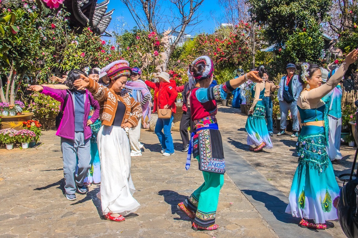 2024-06-26云南大理张家花园演员联欢舞（二）