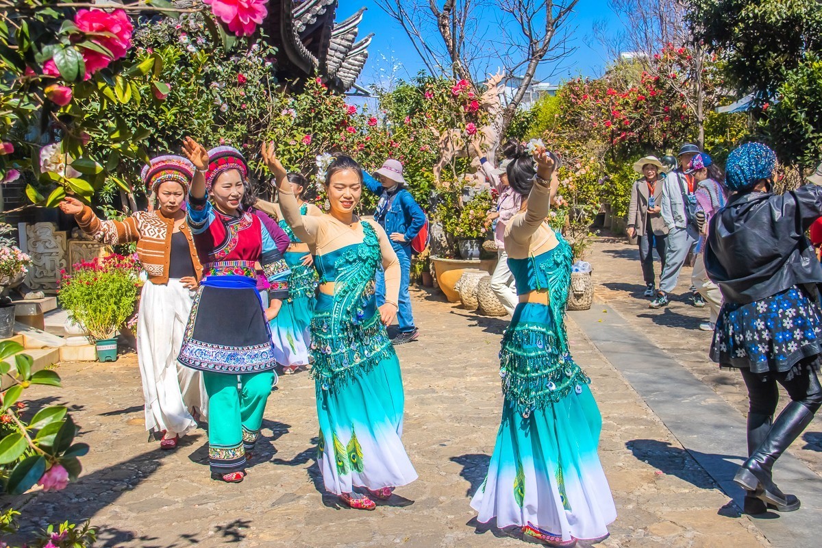 2024-06-26云南大理张家花园演员联欢舞（二）