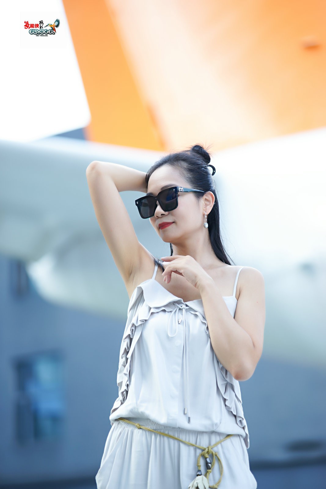 【飞机场酷炫美女】---丰银