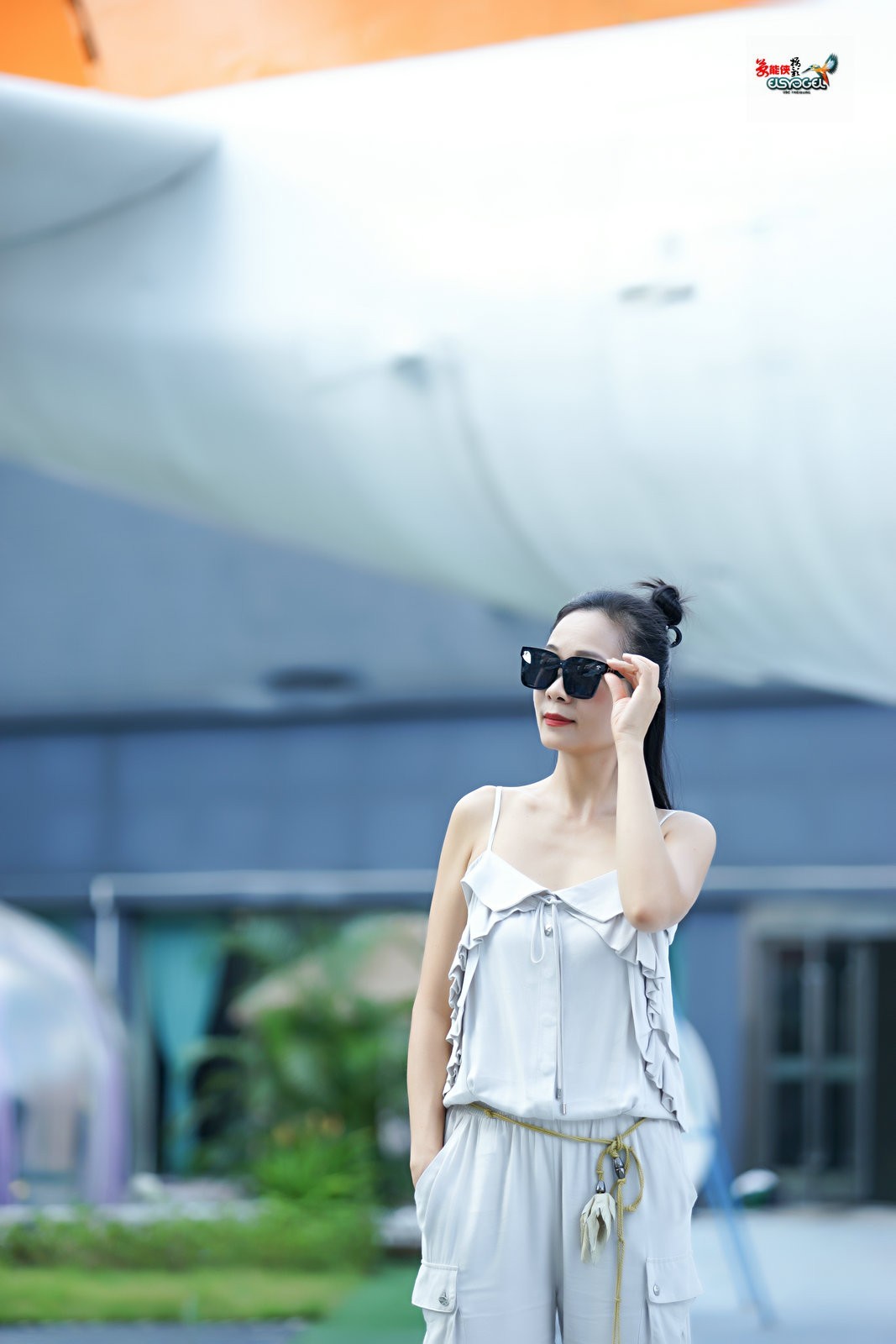 【飞机场酷炫美女】---丰银