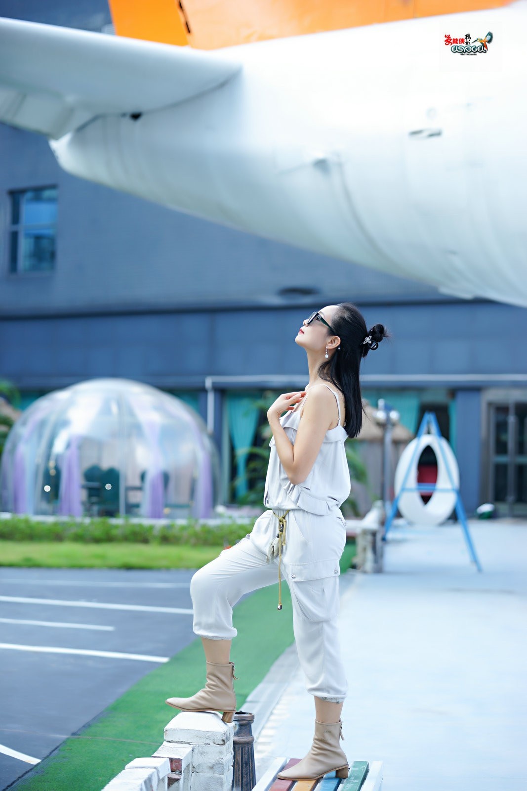 【飞机场酷炫美女】---丰银