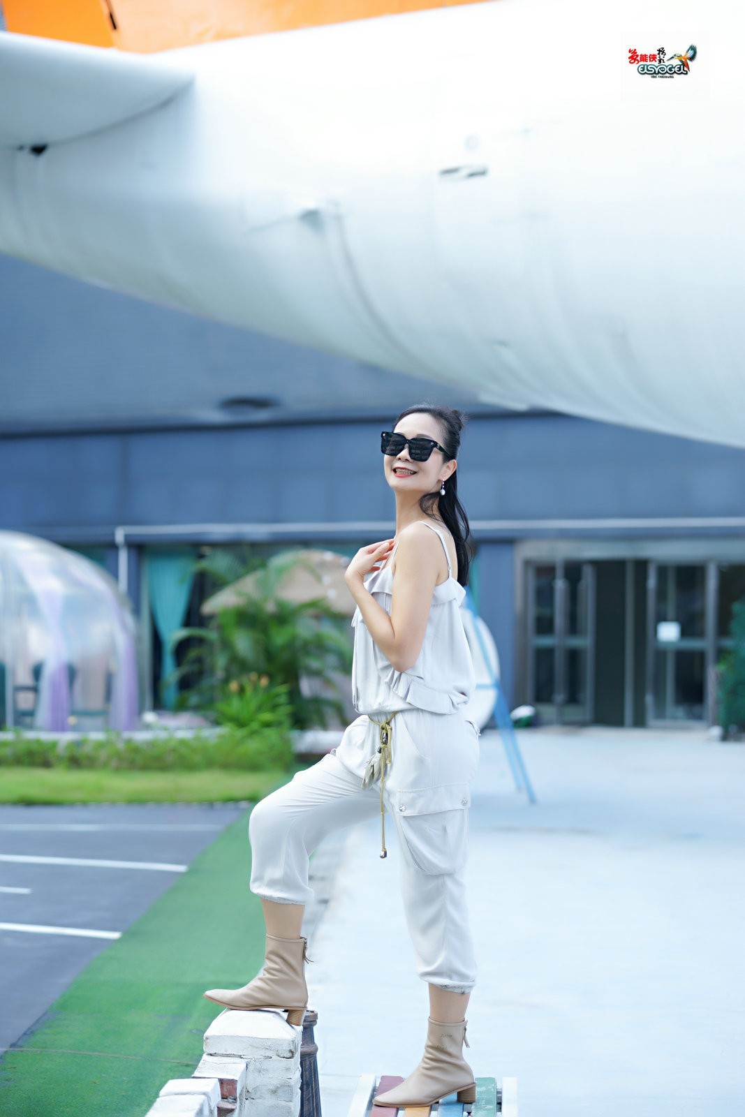 【飞机场酷炫美女】---丰银