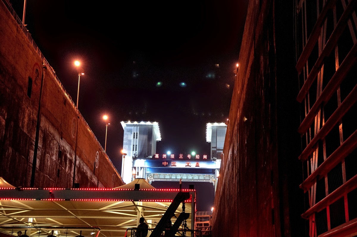 夜晚的两岸宜昌