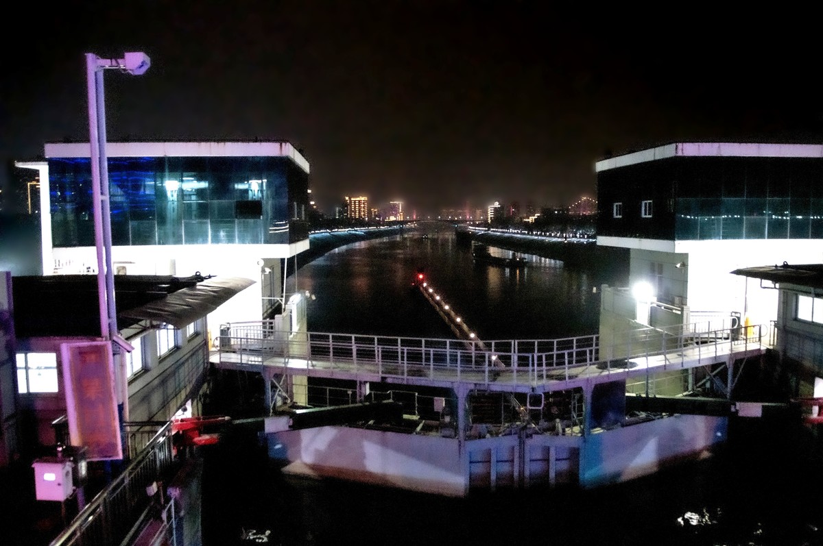 夜晚的两岸宜昌