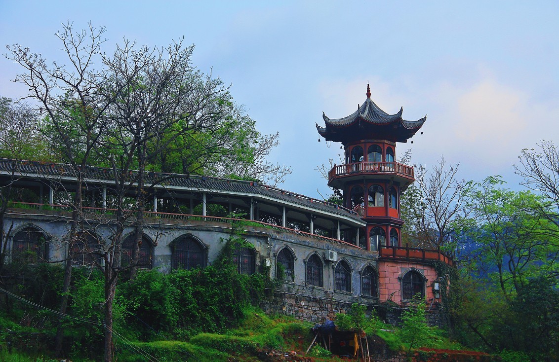 端午节一贴抓拍扫街《古城，花草和美女》片！祝大家节日安康快乐！
