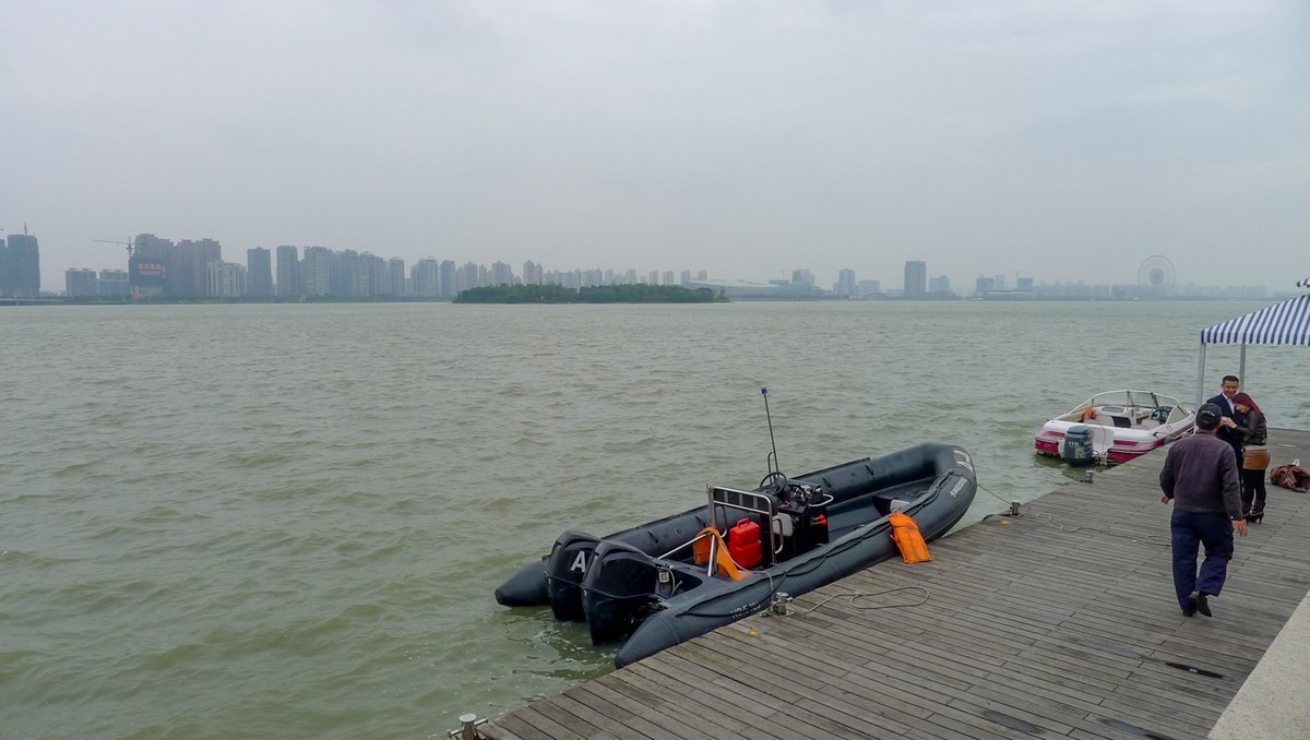 湖景人影（苏州）