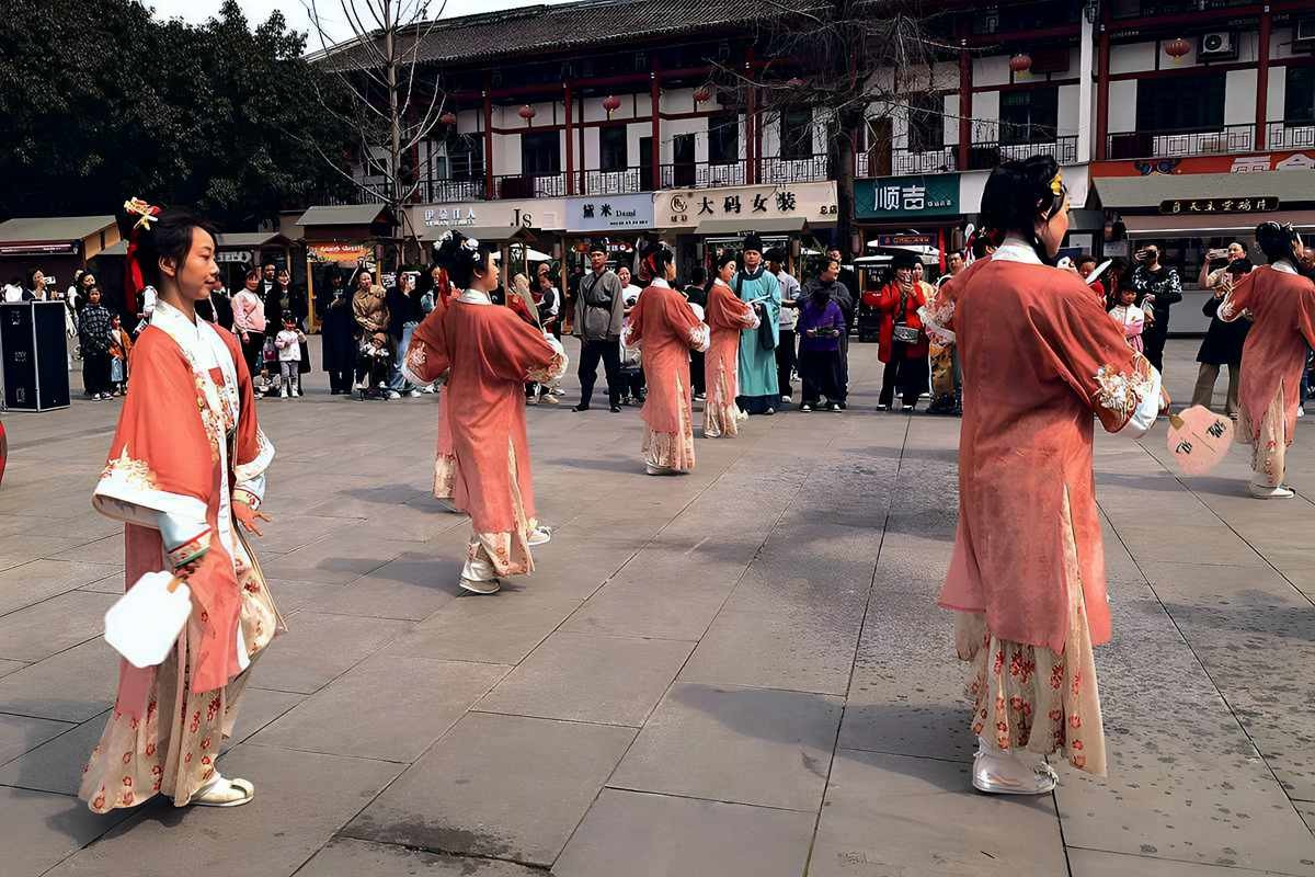抓拍----成都罨画池广场文艺表演（一）