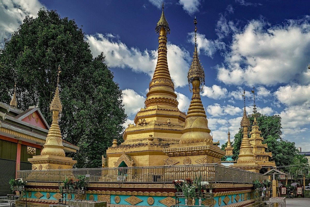 云南瑞丽：金鸭塔 · 观音寺