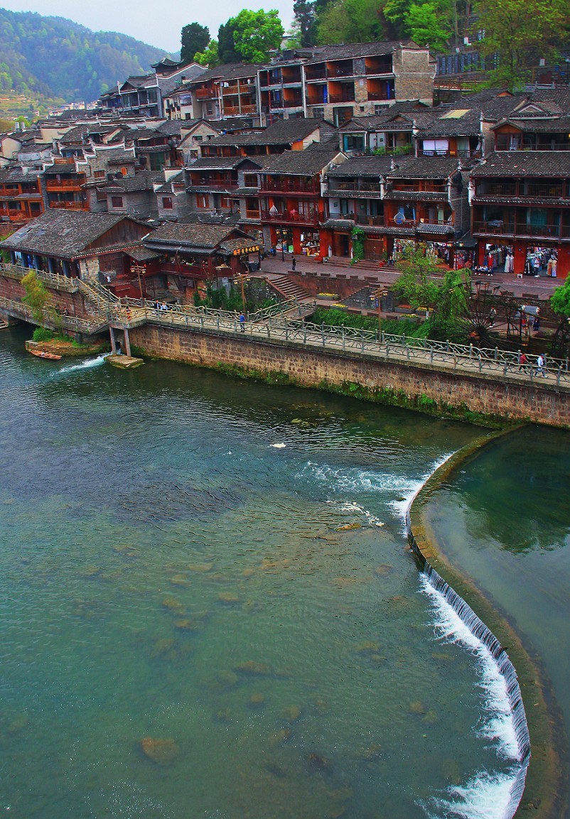 端午节一贴抓拍扫街《古城，花草和美女》片！祝大家节日安康快乐！