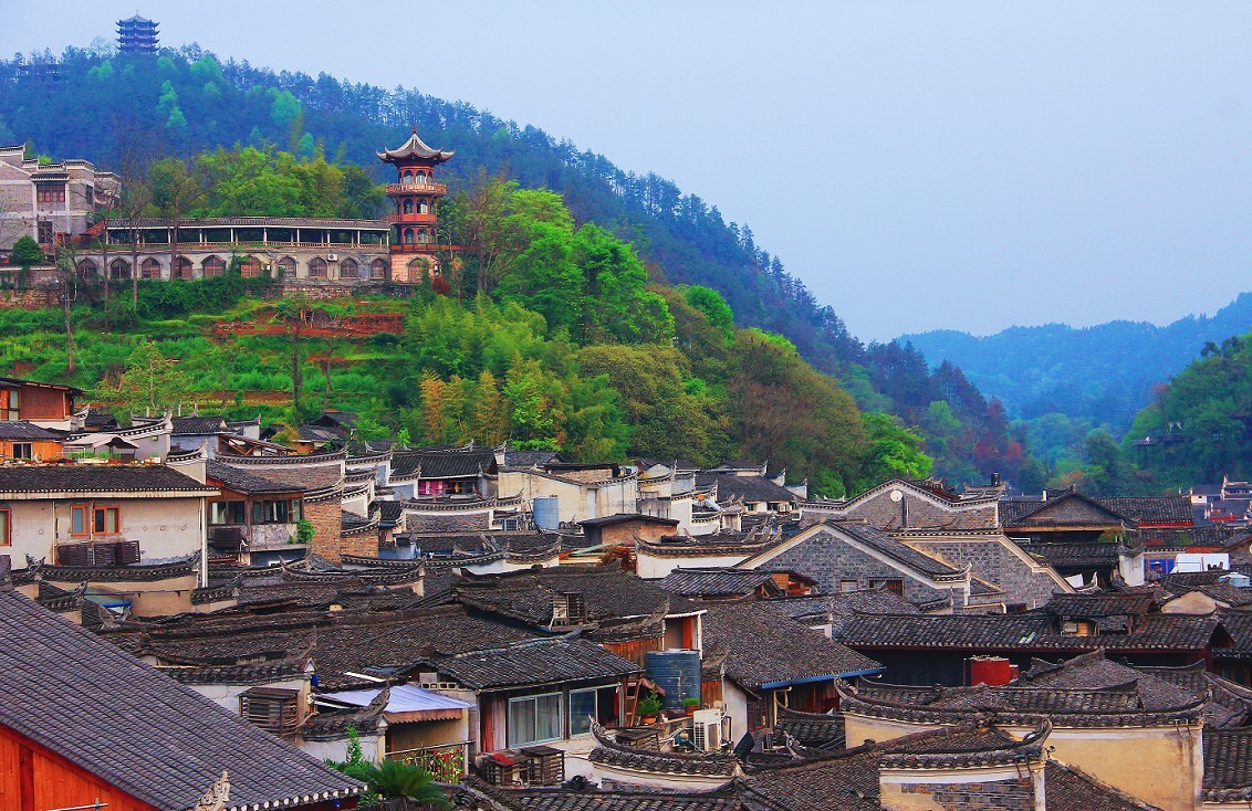 端午节一贴抓拍扫街《古城，花草和美女》片！祝大家节日安康快乐！