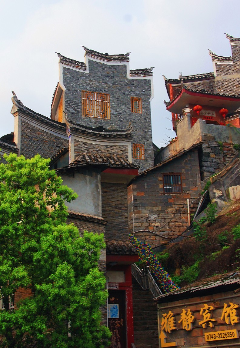 端午节一贴抓拍扫街《古城，花草和美女》片！祝大家节日安康快乐！