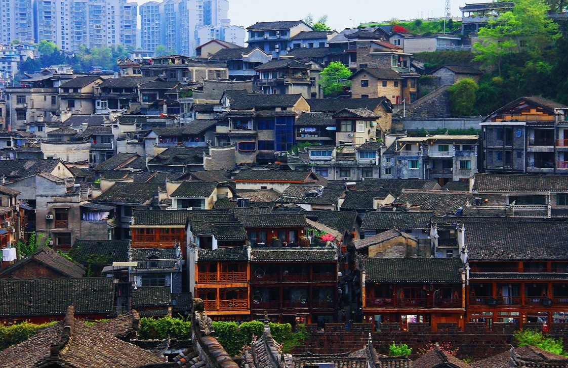 端午节一贴抓拍扫街《古城，花草和美女》片！祝大家节日安康快乐！