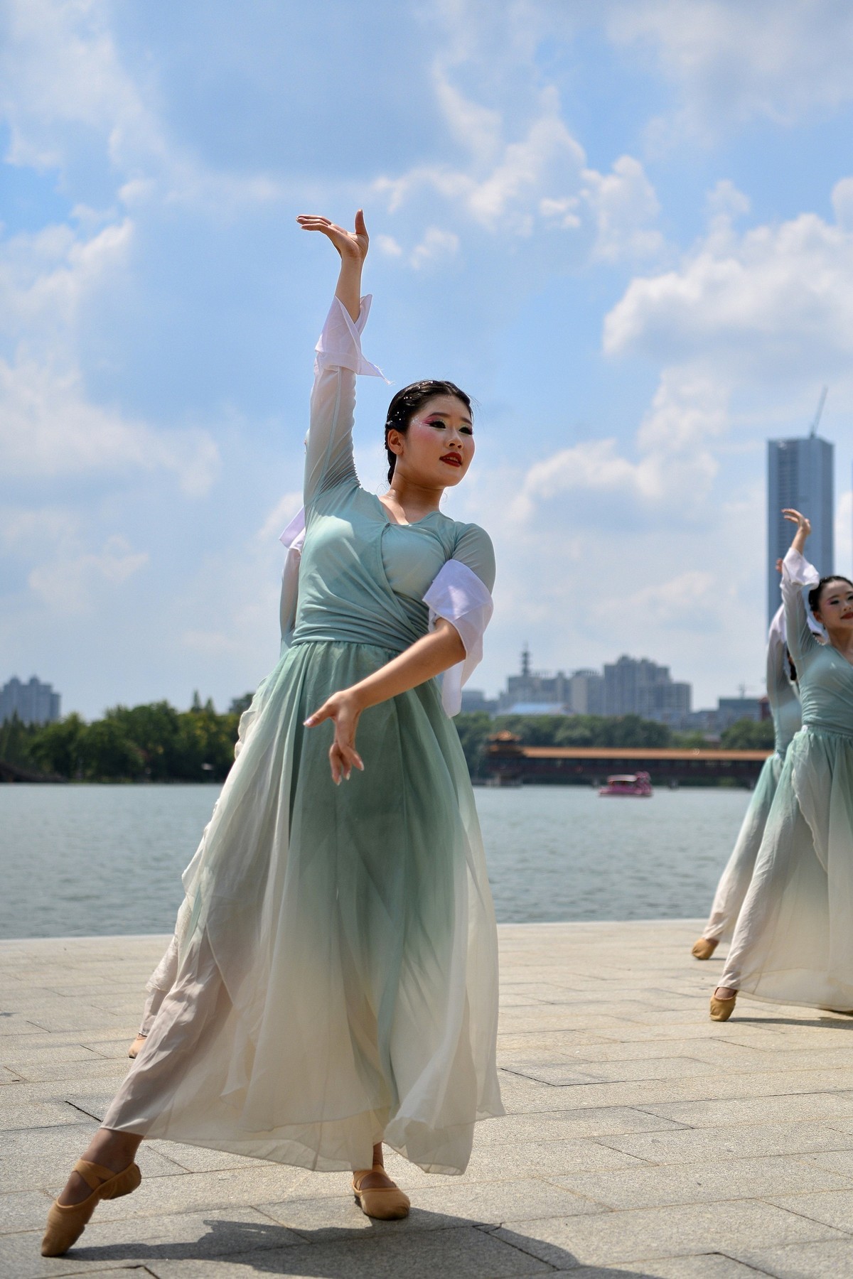 长沙遇拍：少女群舞，舞姿优雅
