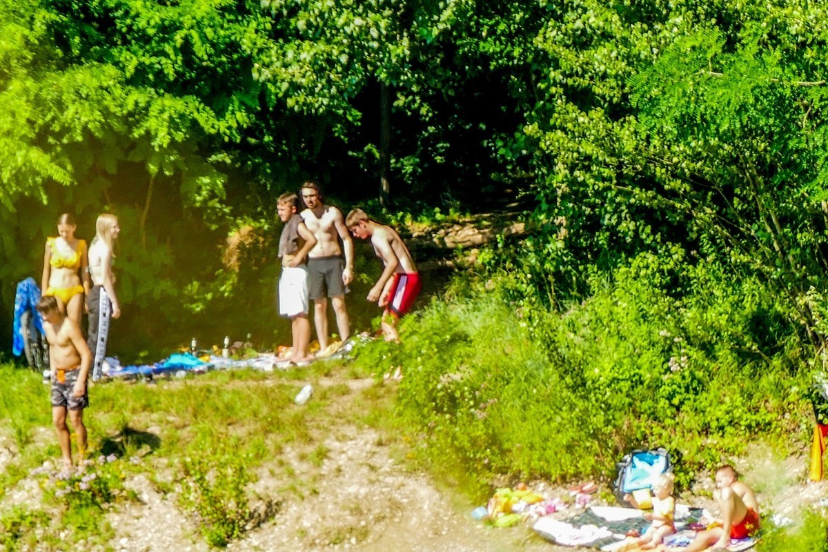 “野湖私泳”--相应“党国”节能号召，节气省油，支持（愚痴）污国！