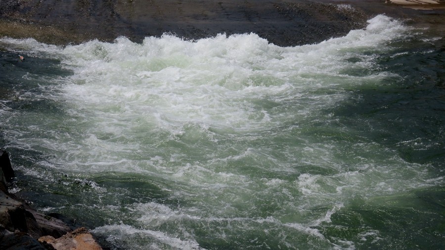 027【不老松：东戴河游纪】借永安峡峪还未放人漂流之际敢紧拍点景片！很美呀！谁的钱