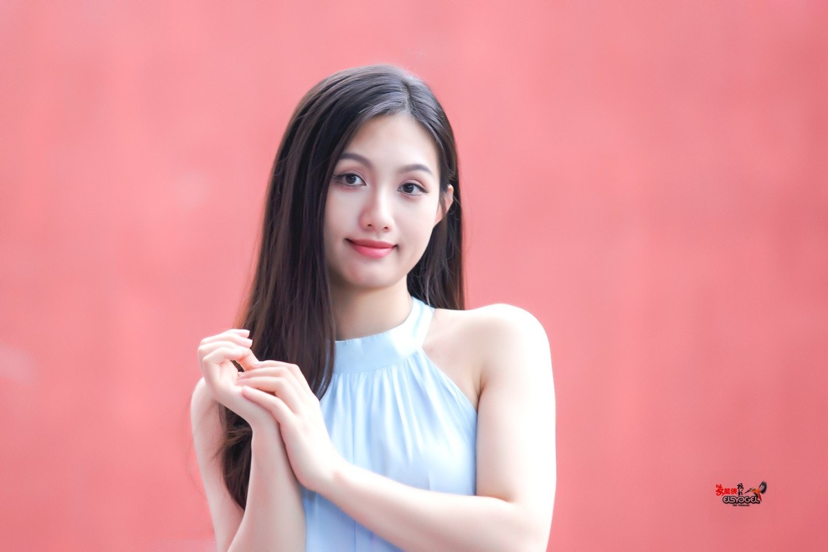 【粉色可爱少女】---小覔