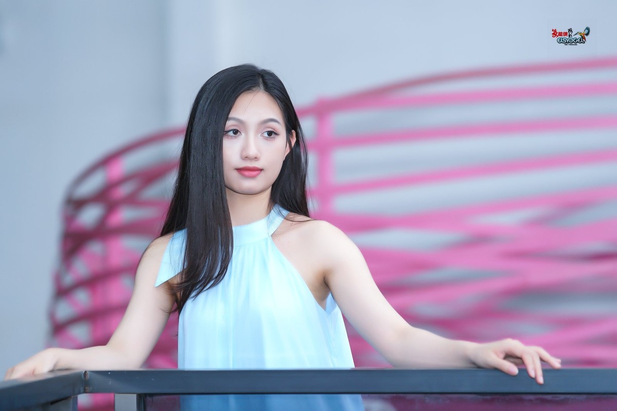 【粉色可爱少女】---小覔