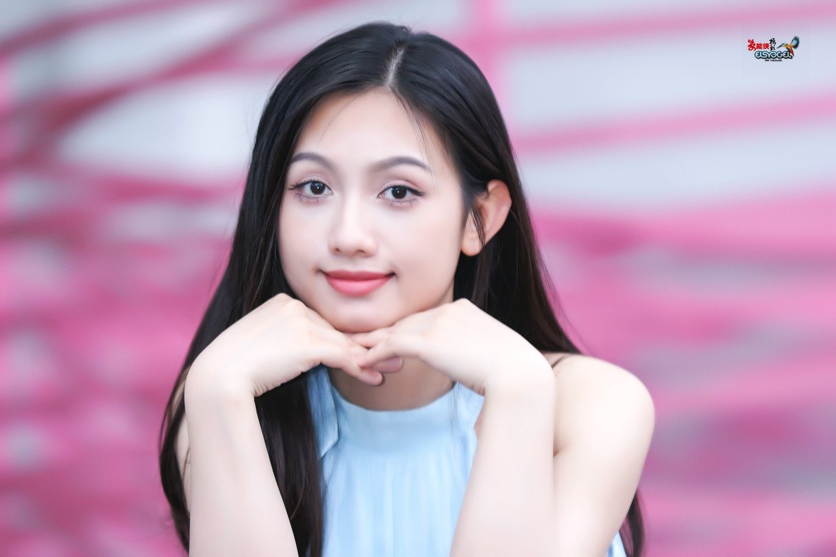 【粉色可爱少女】---小覔