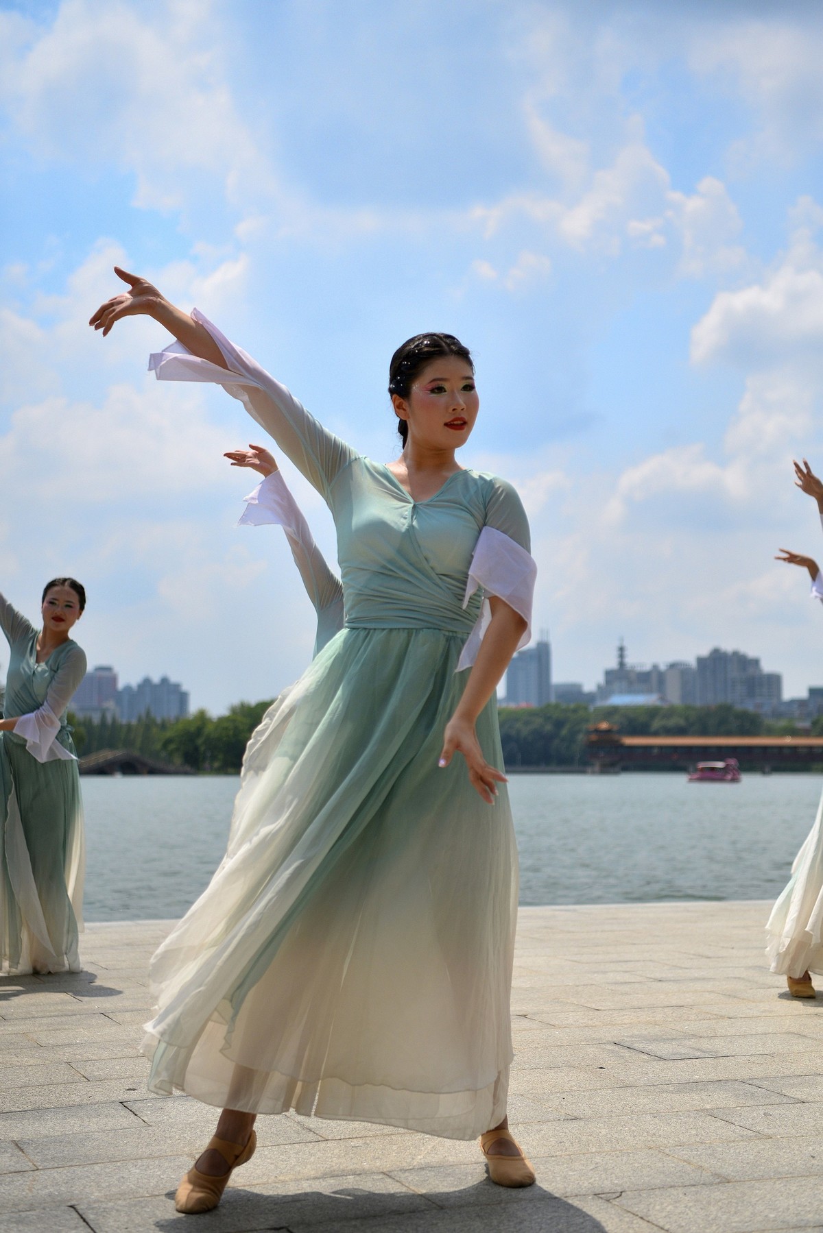 长沙遇拍：少女群舞，舞姿优雅