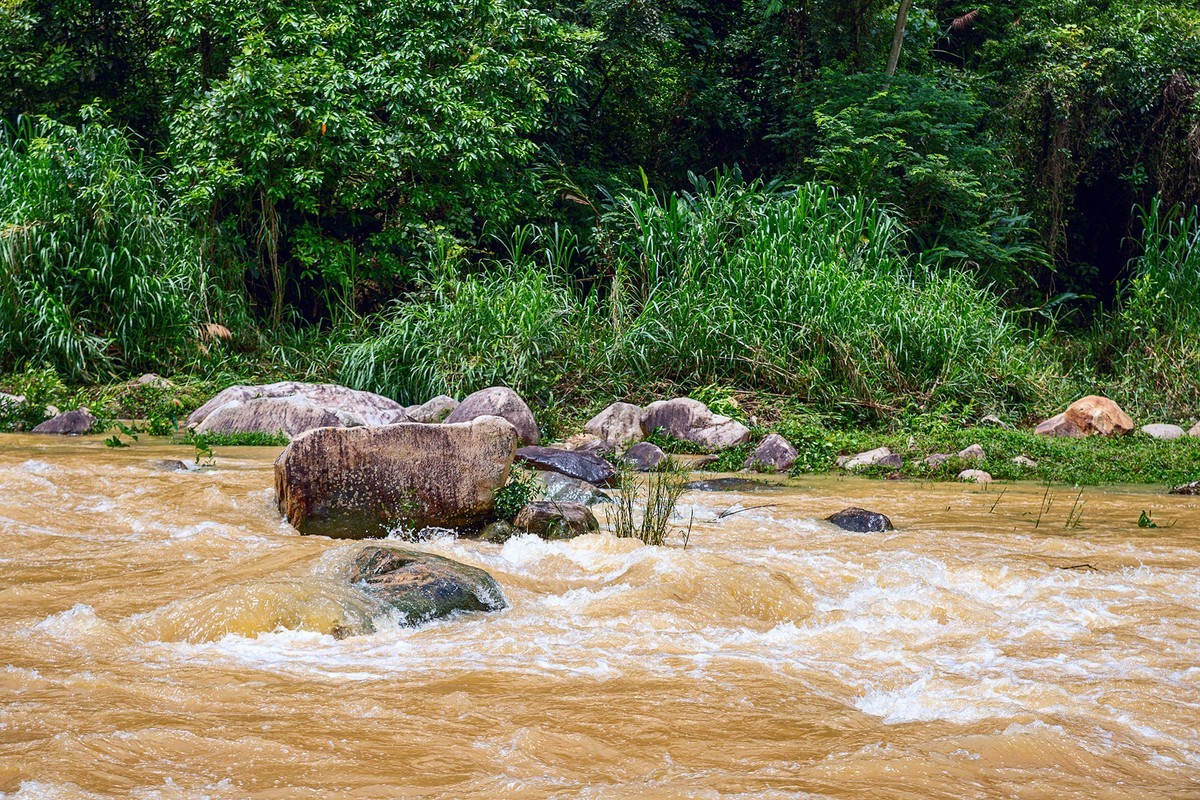 广东四会奇石河景区