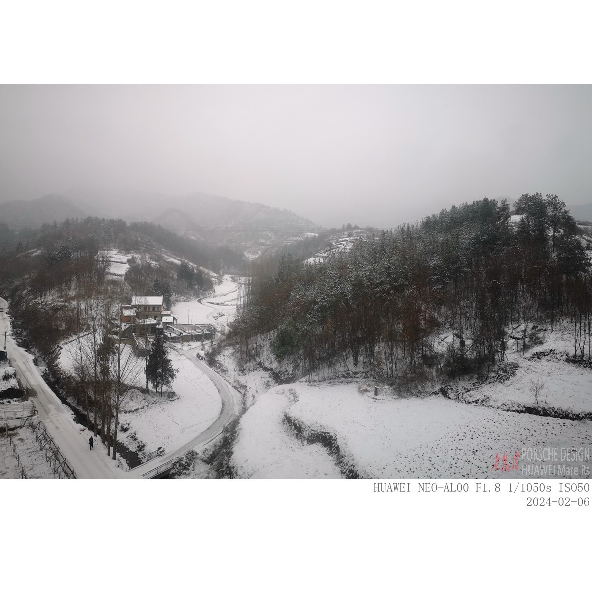车窗外的雪景
