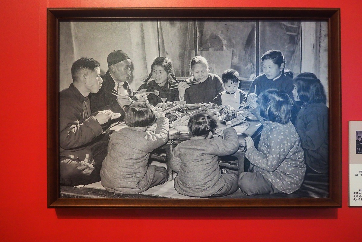 《“国社之镜·世纪光影”新华社新闻摄影展》下