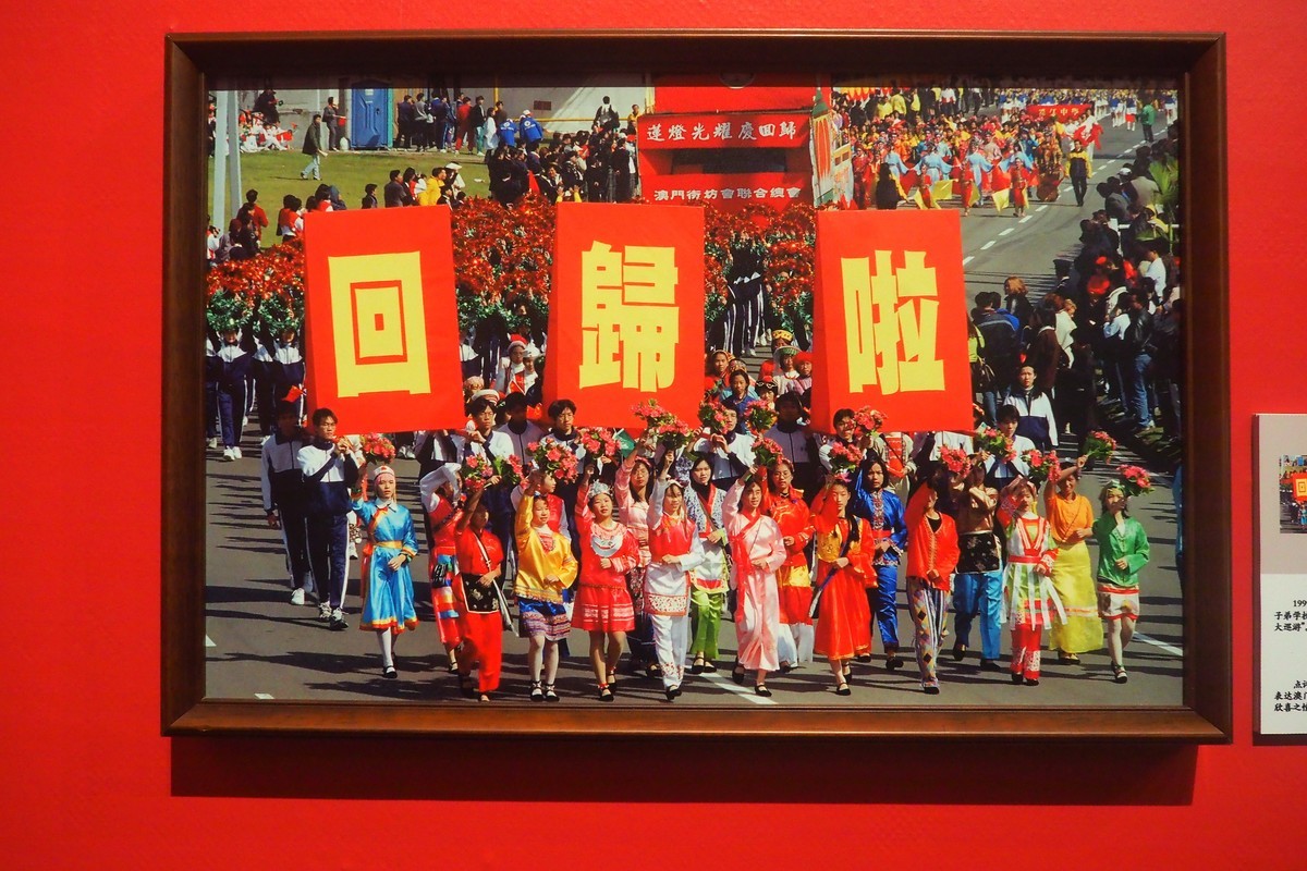 《“国社之镜·世纪光影”新华社新闻摄影展》下