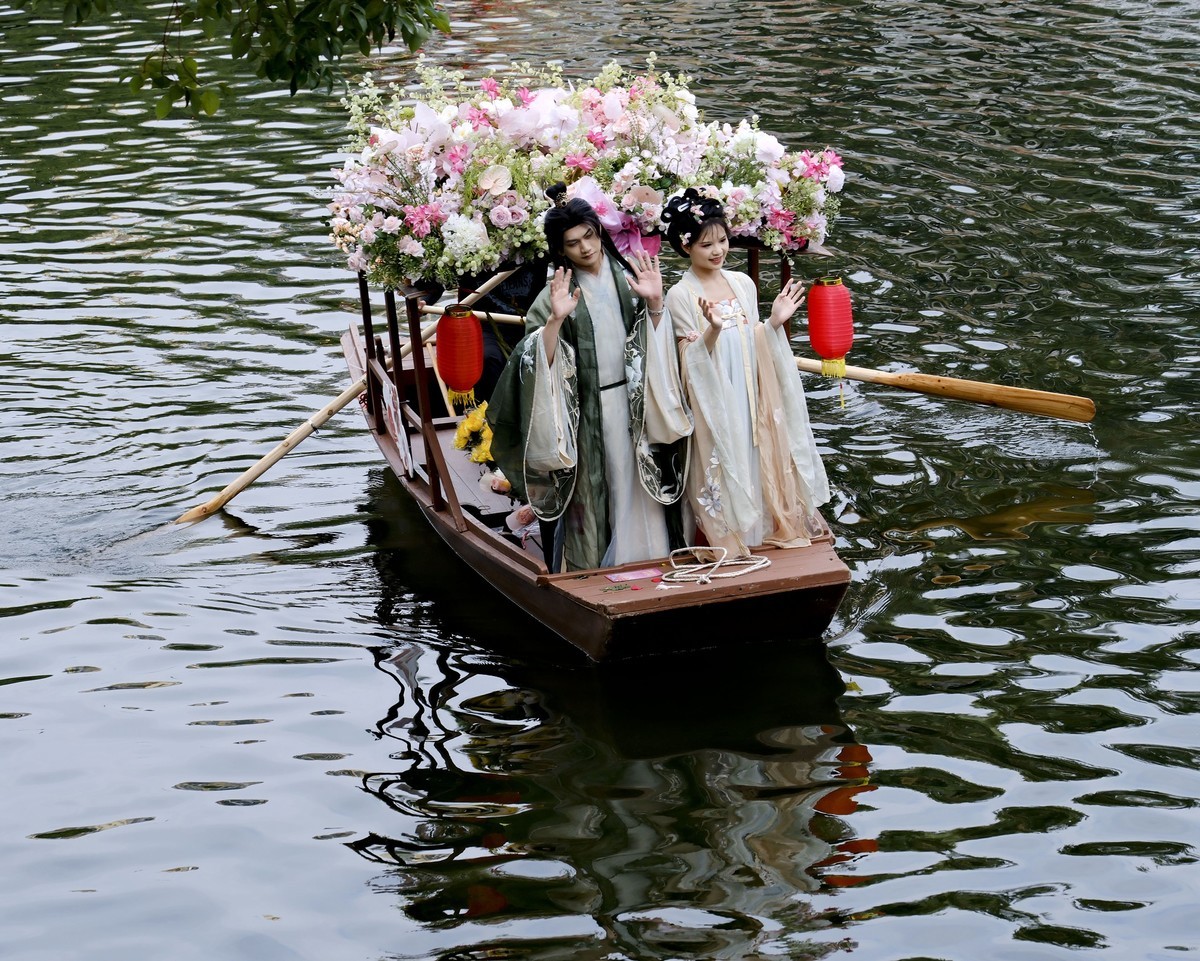 荔湾湖花船游 (二)